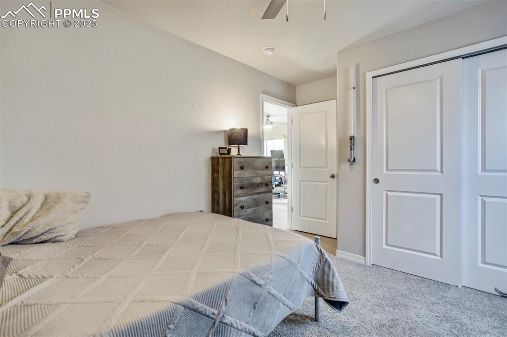 Image 25 of 31: Bedroom