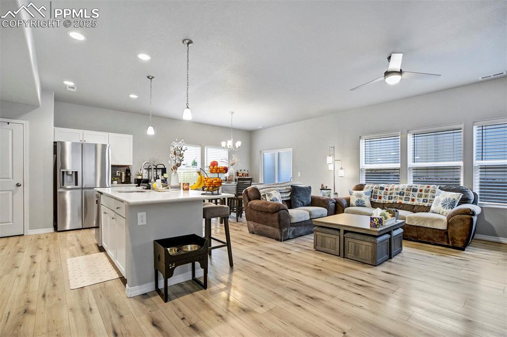 Image 3 of 31: Living Room