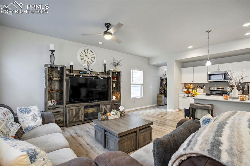 Image 5 of 31: Living Room