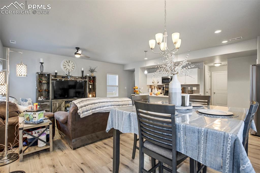 Image 6 of 31: Dining Area