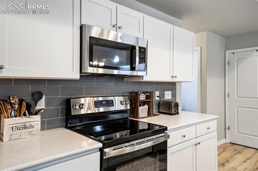 Image 9 of 31: Kitchen