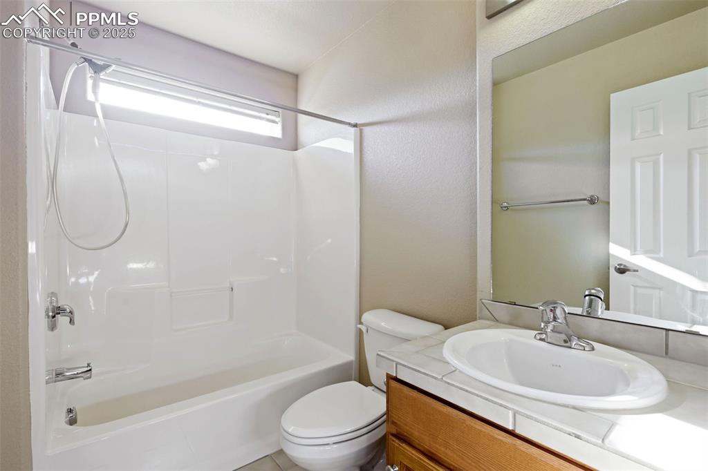 Image 31 of 37: Upstairs full bath