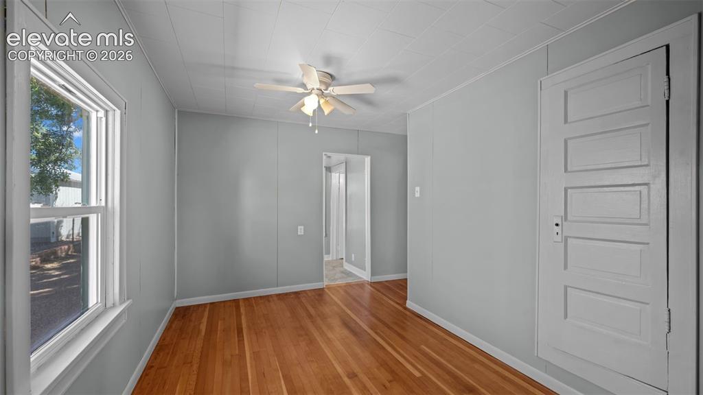 Image 11 of 31: Bedroom