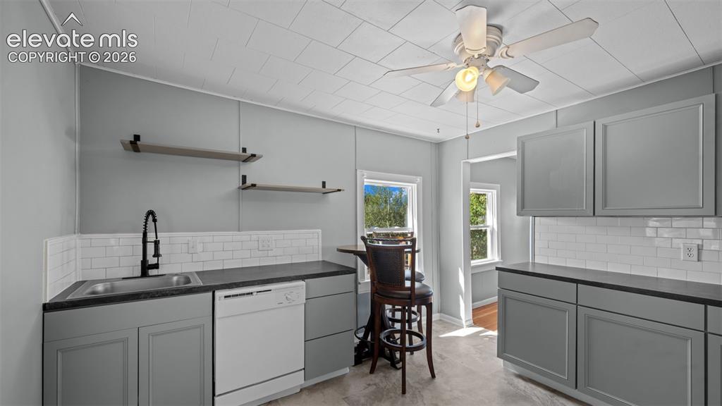 Image 12 of 31: Kitchen