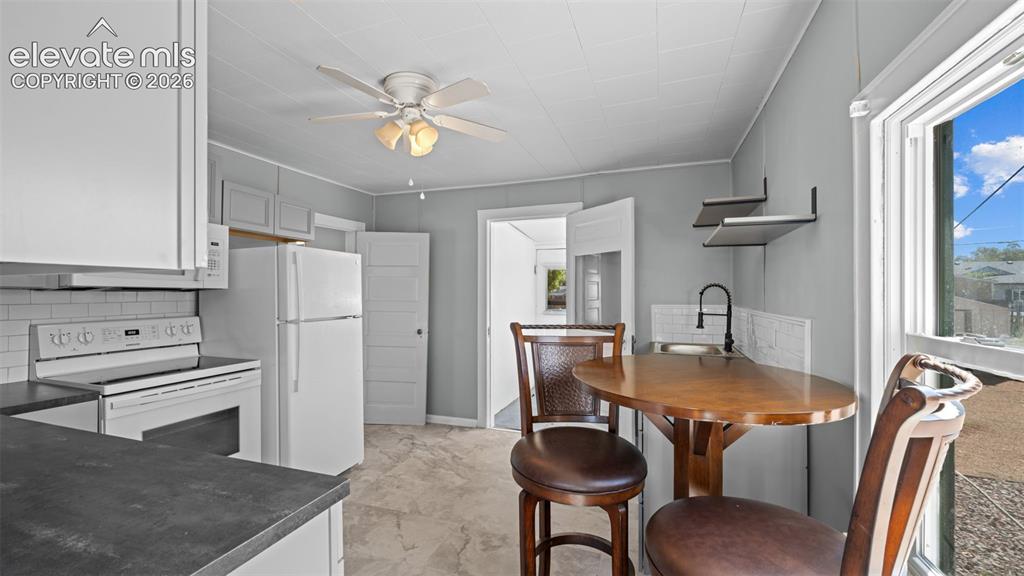 Image 15 of 31: Kitchen