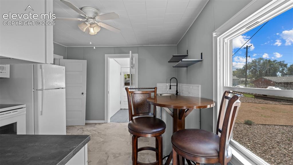 Image 6 of 31: Dining Area