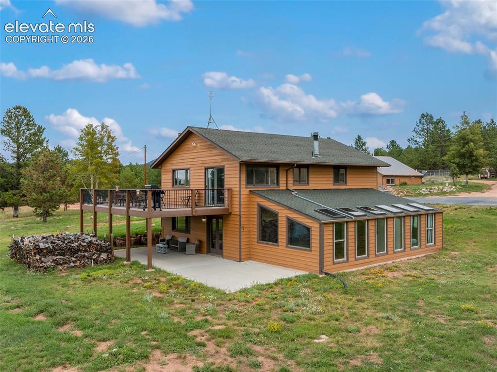 Image 13 of 49: Back of property