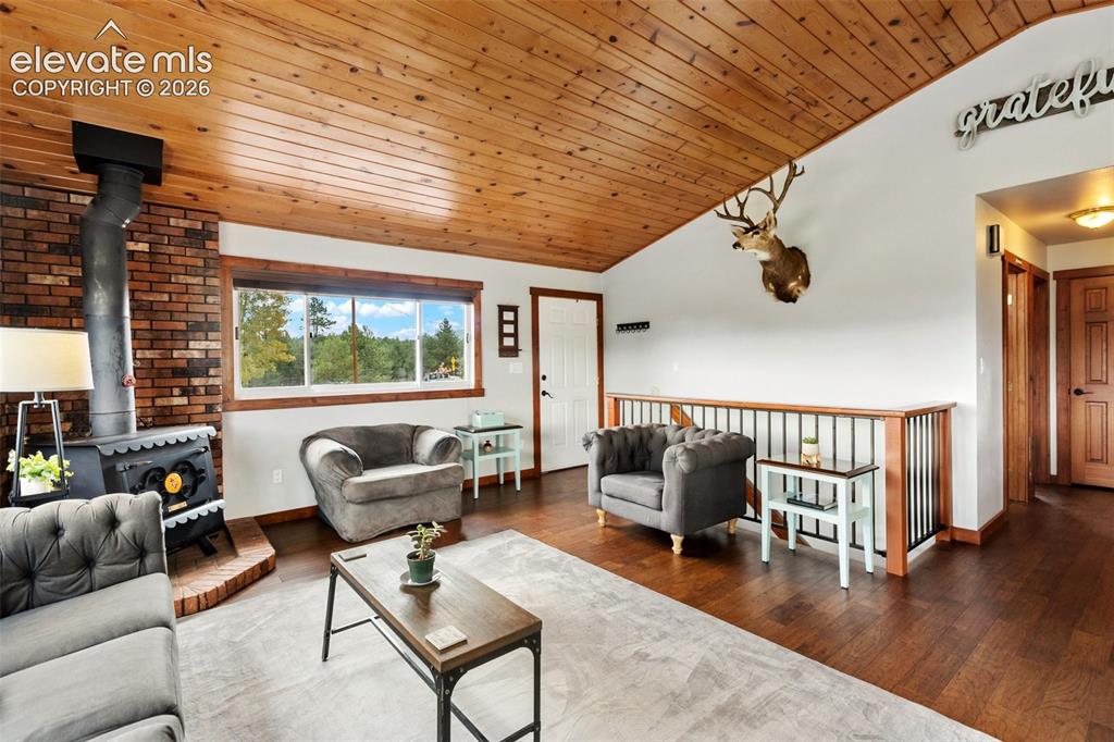 Image 16 of 49: Living Room
