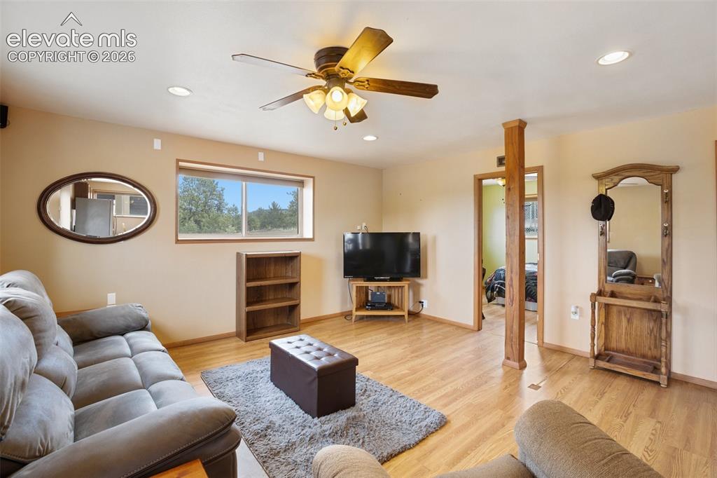 Image 38 of 49: Guest House Living room