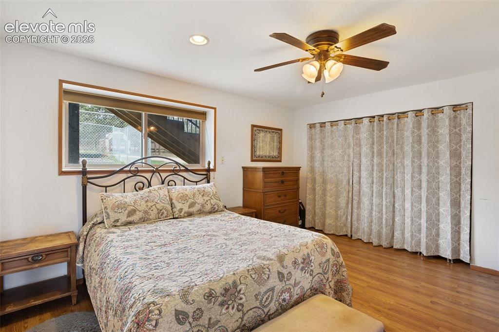 Image 42 of 49: Guest house bedroom