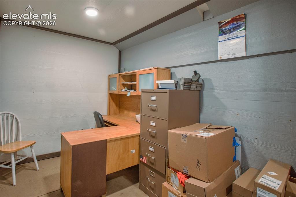 Image 45 of 49: Shop office