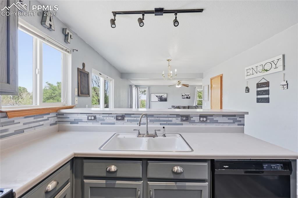 Image 11 of 40: Kitchen