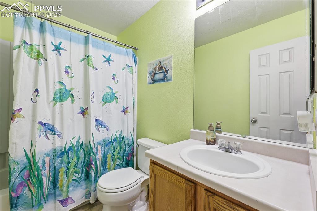 Image 17 of 40: shared bathroom upstairs