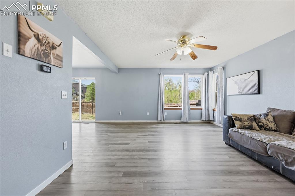 Image 5 of 40: Living Room