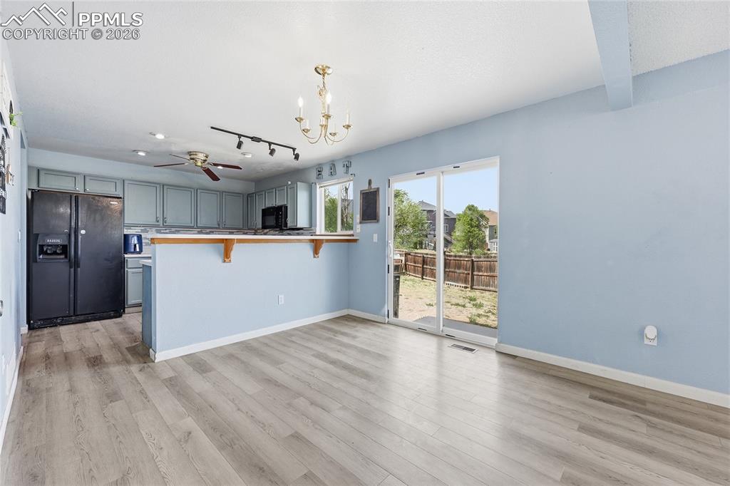 Image 8 of 40: Kitchen