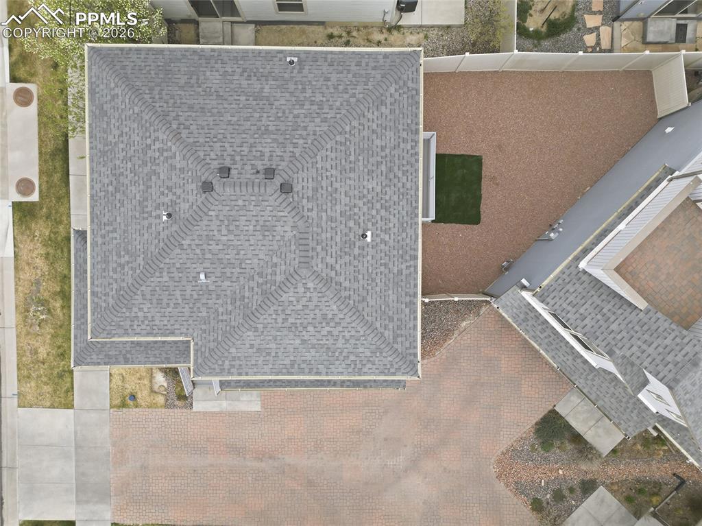 Image 34 of 40: Aerial view of property and surrounding area