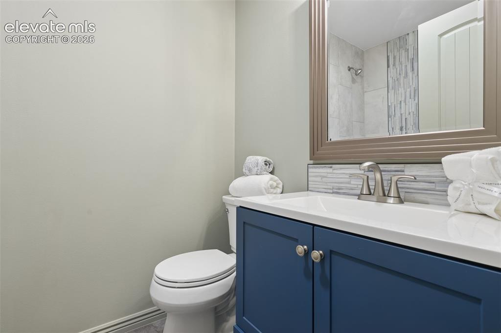 Image 10 of 32: Bathroom