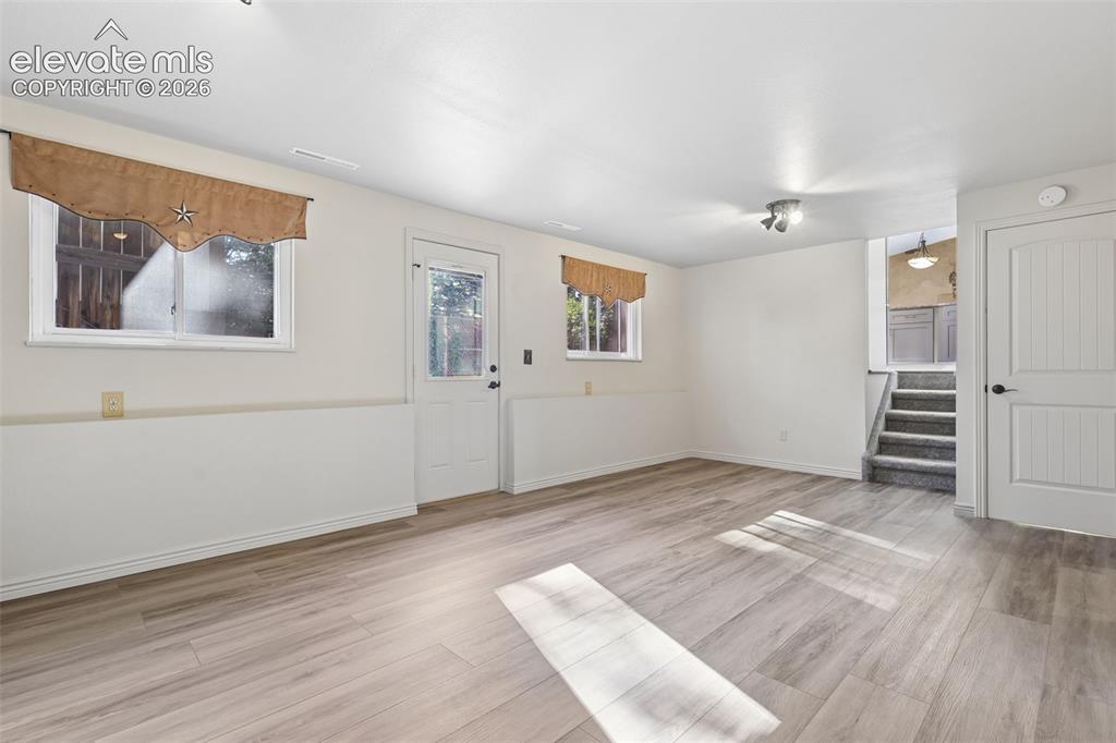 Image 21 of 32: Family Room with walk-out to back-yard