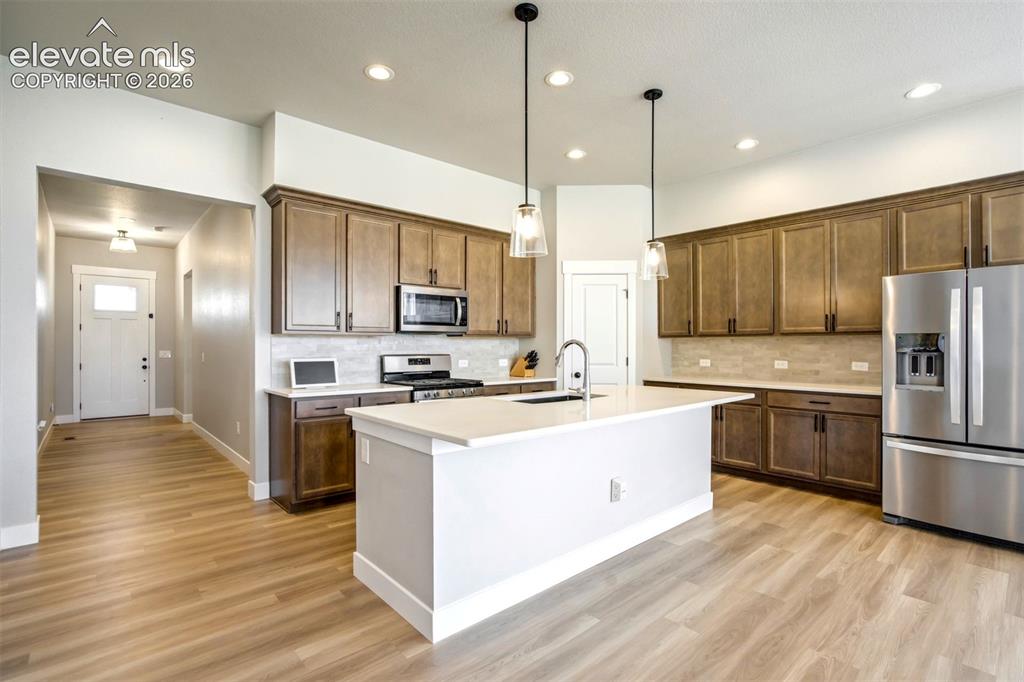 Image 10 of 46: Kitchen