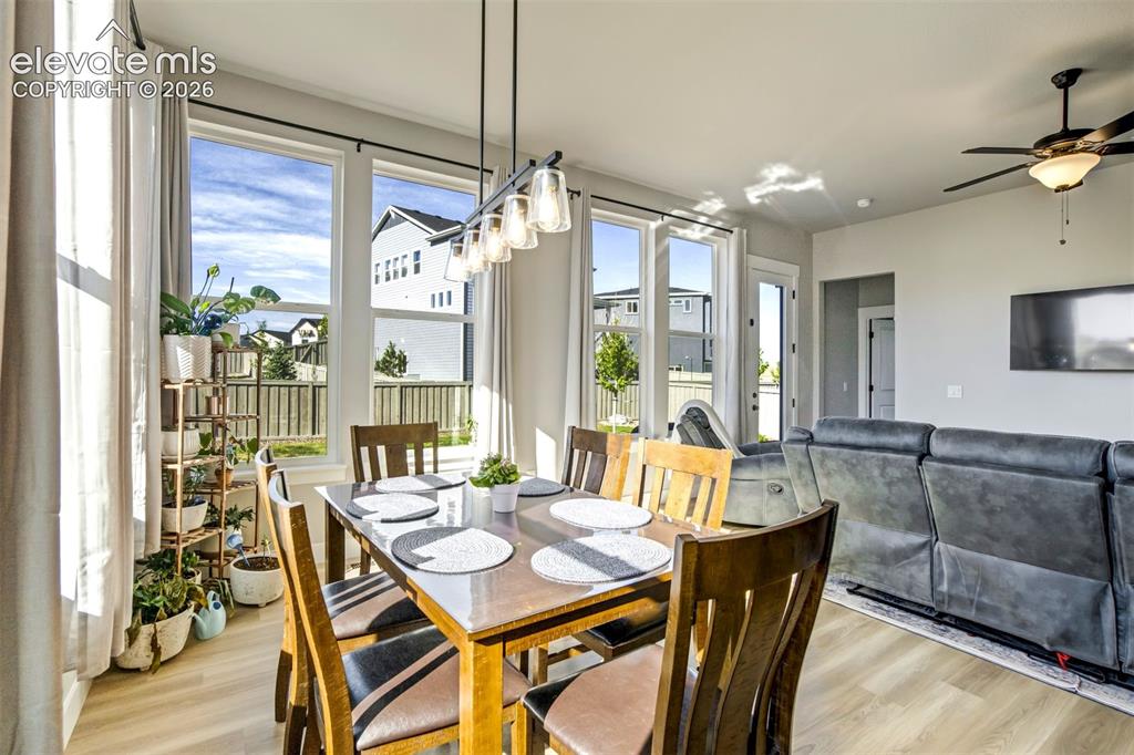 Image 14 of 46: Dining Area