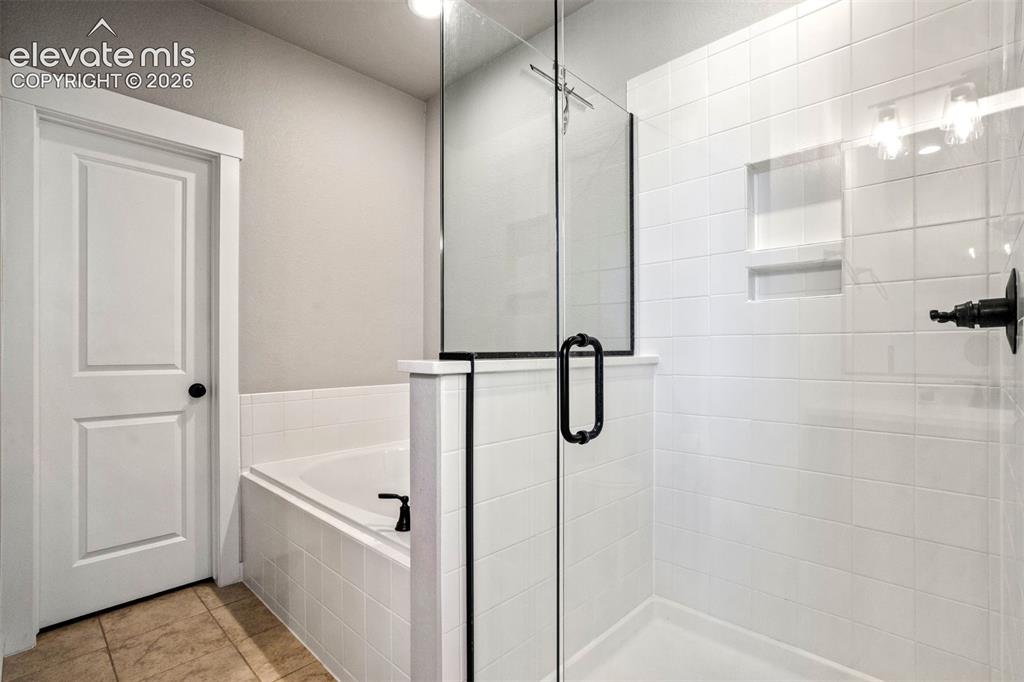 Image 18 of 46: Bathroom