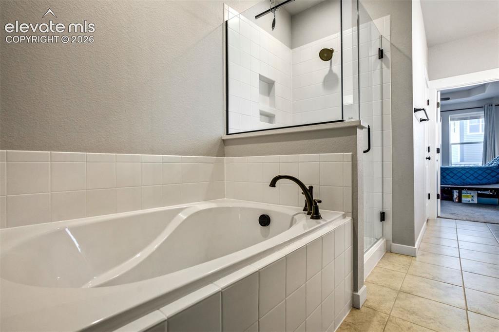 Image 19 of 46: Bathroom