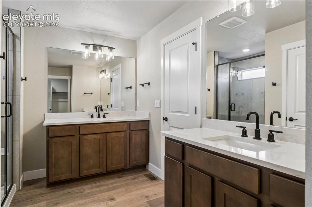 Image 10 of 22: Bathroom
