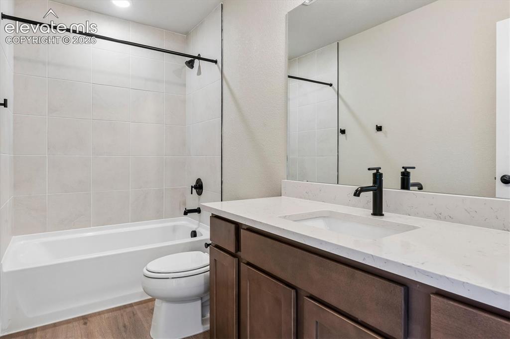 Image 16 of 22: Bathroom
