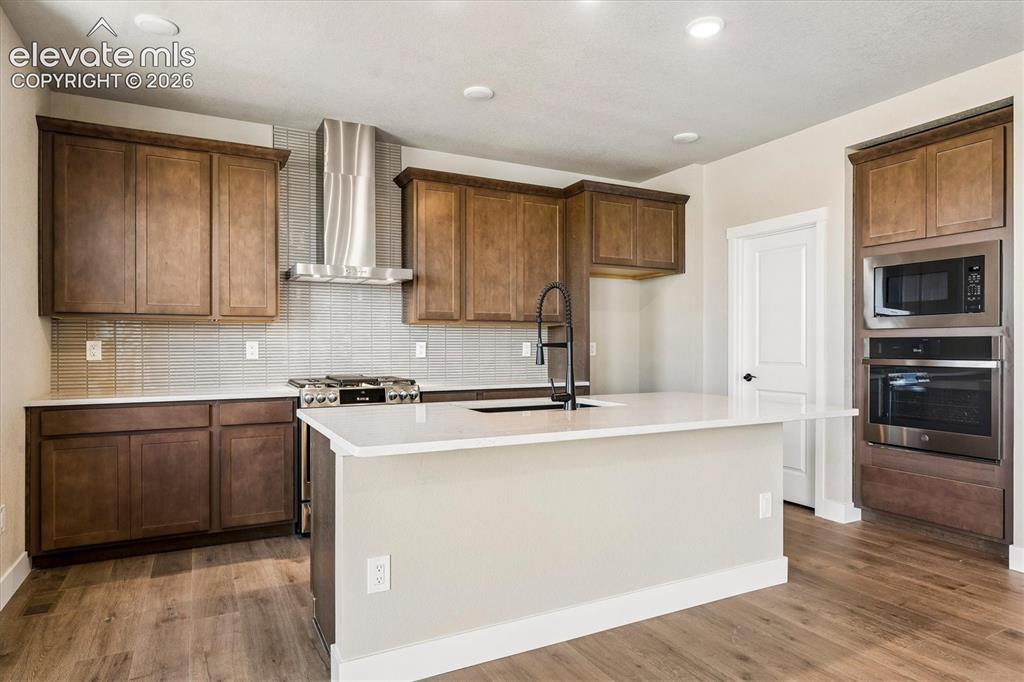 Image 4 of 22: Kitchen