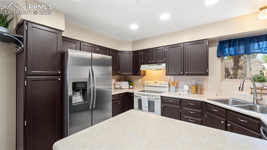 Image 12 of 38: Well-laid-out kitchen has plenty of counter space.