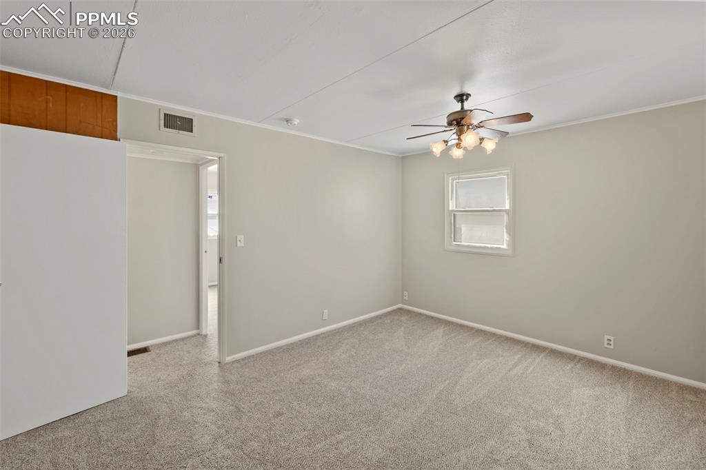 Image 18 of 45: Bedroom