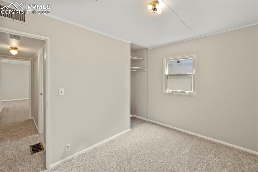 Image 22 of 45: Bedroom