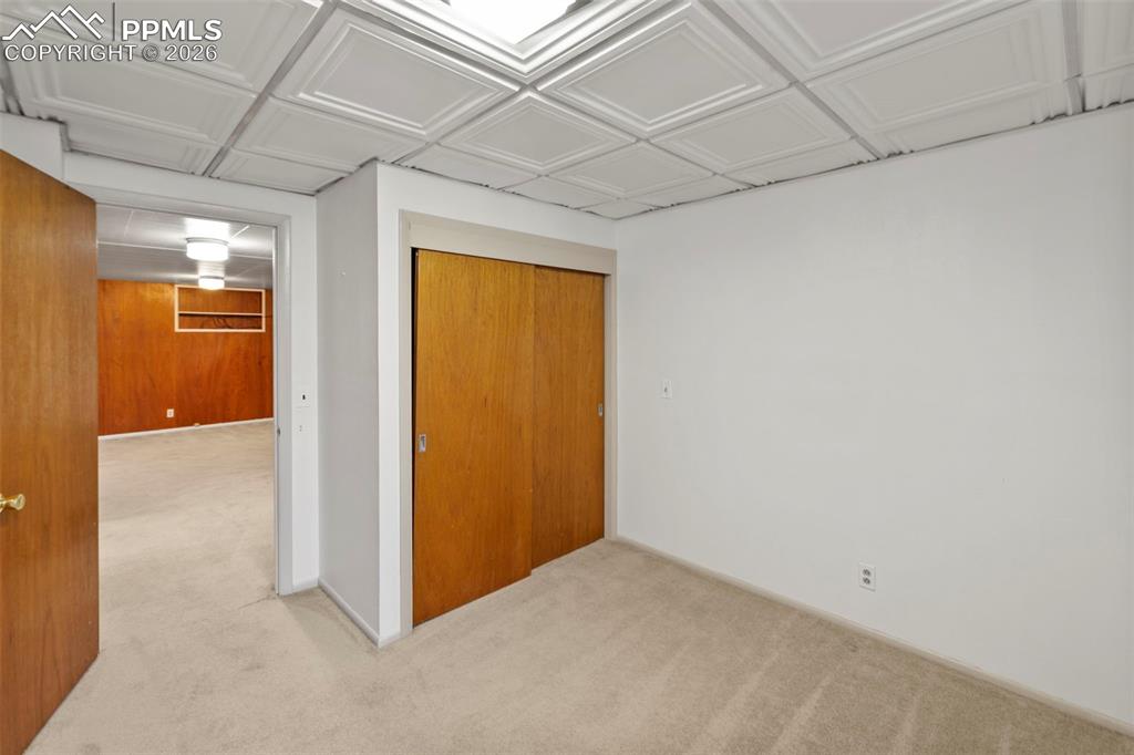 Image 32 of 45: Bedroom