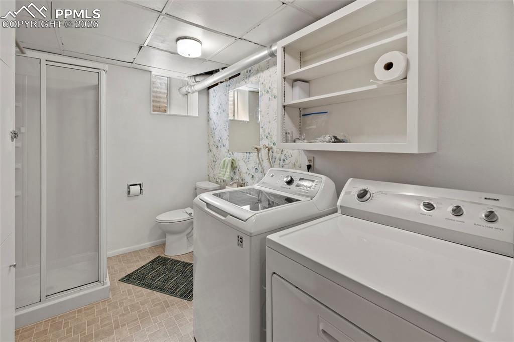 Image 37 of 45: Laundry