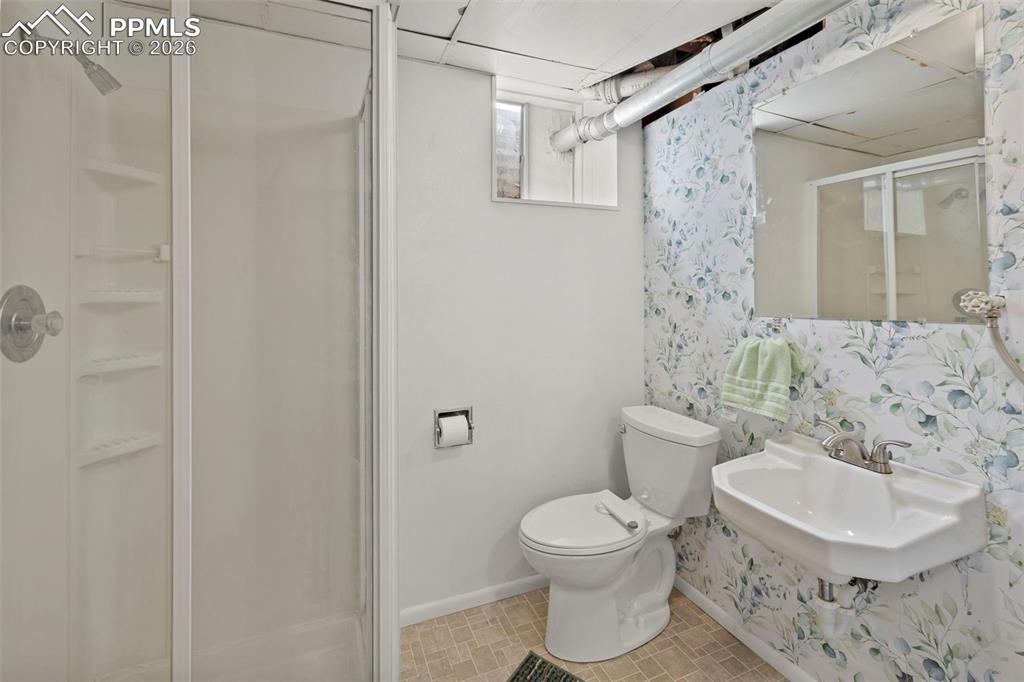 Image 38 of 45: Bathroom