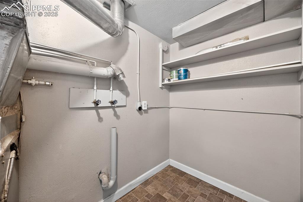 Image 12 of 24: Laundry