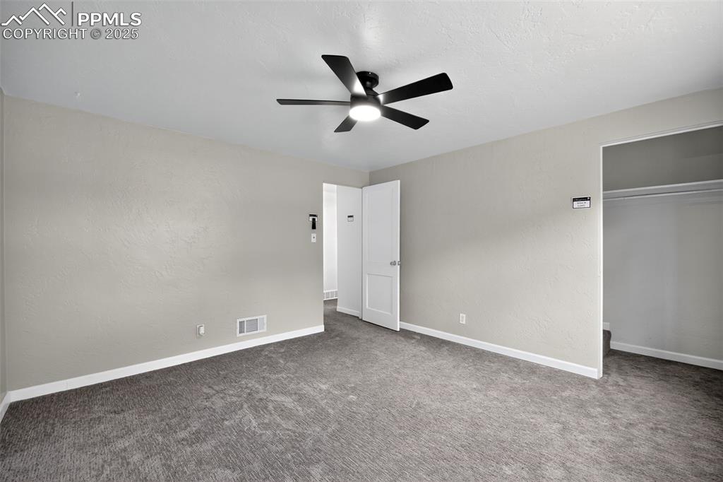 Image 14 of 24: Bedroom