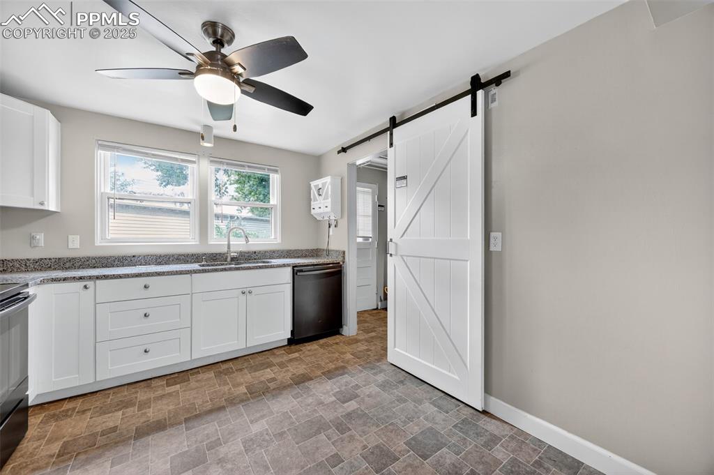 Image 5 of 24: Kitchen