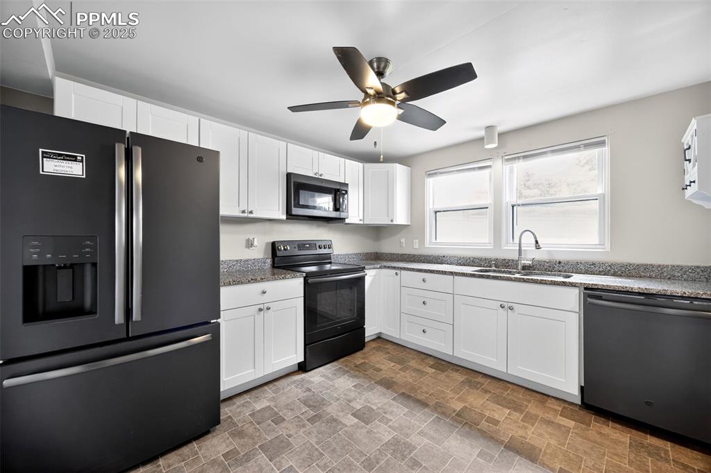 Image 6 of 24: Kitchen