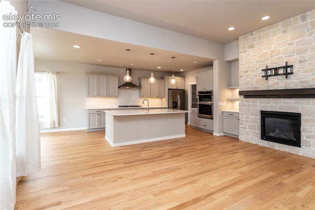 Image 3 of 38: Kitchen