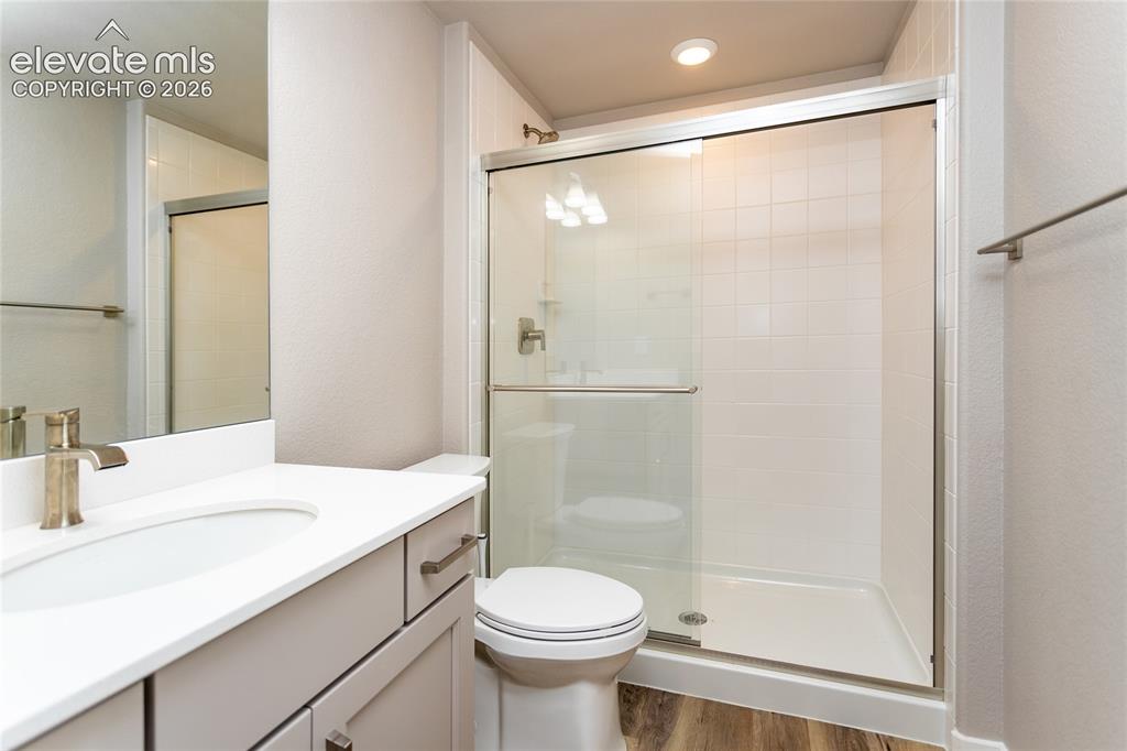 Image 34 of 38: Bathroom