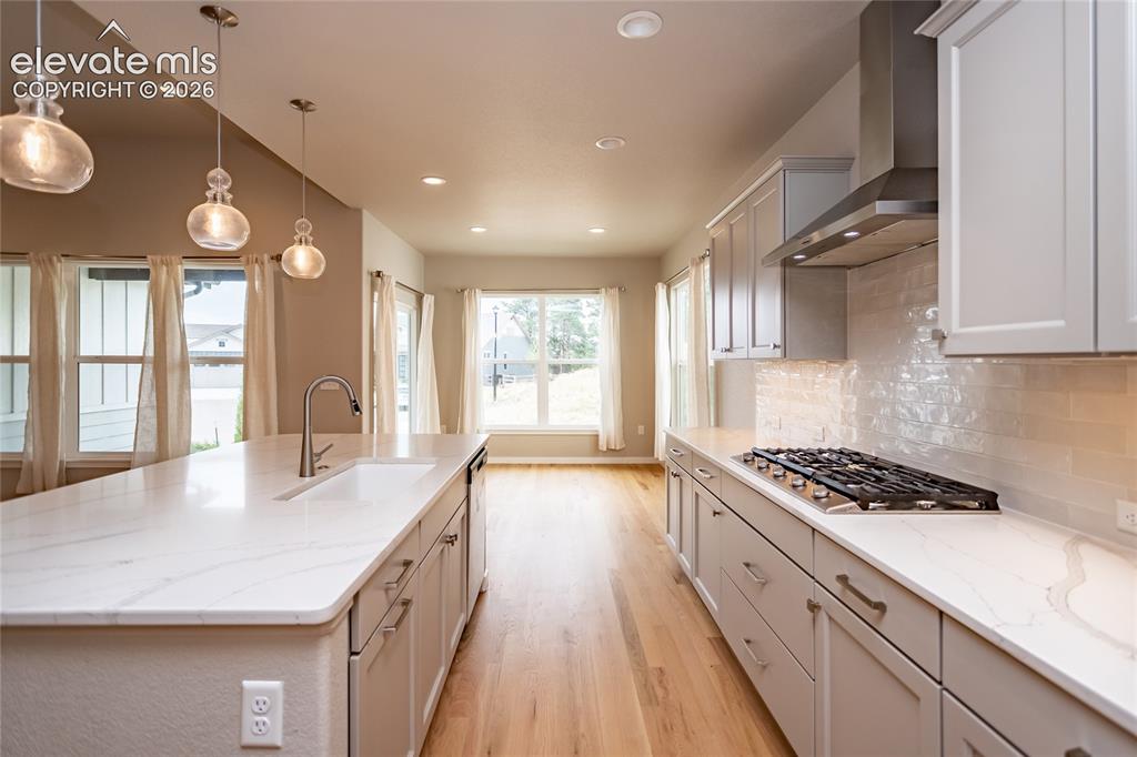 Image 5 of 38: Kitchen
