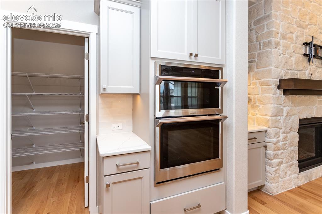 Image 7 of 38: Kitchen