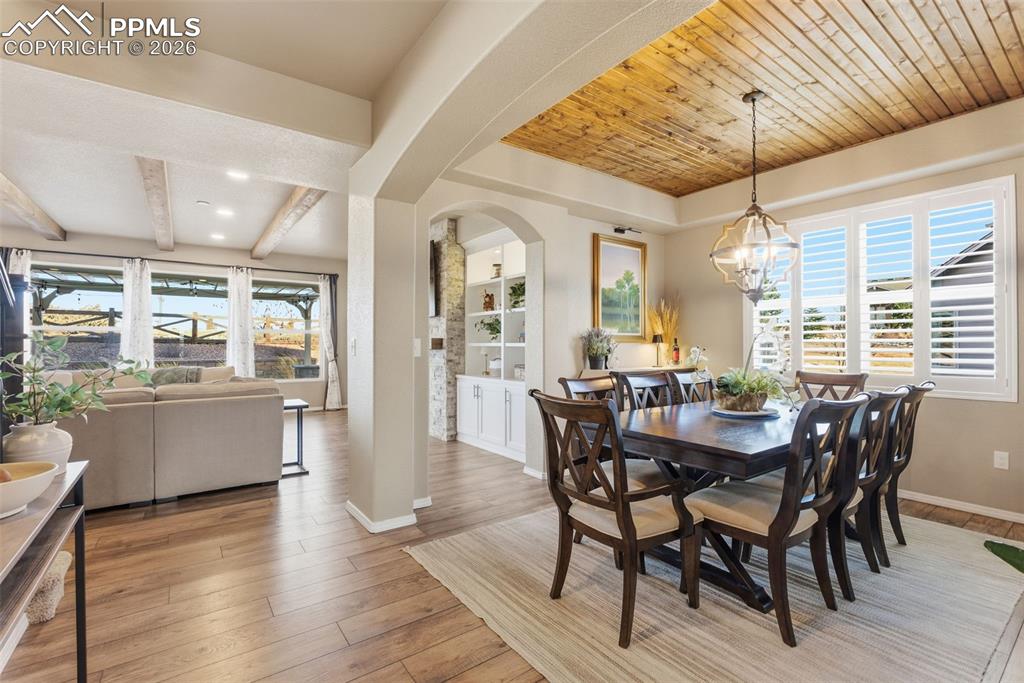 Image 11 of 47: Dining Room