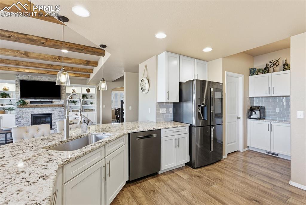 Image 7 of 47: Kitchen