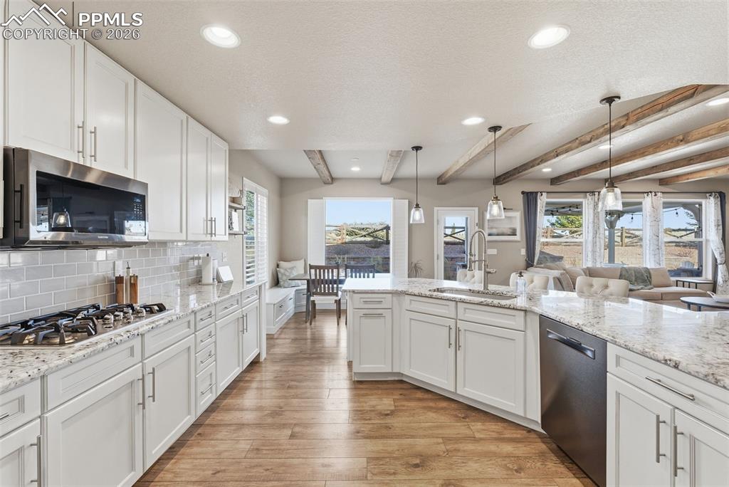 Image 8 of 47: Kitchen