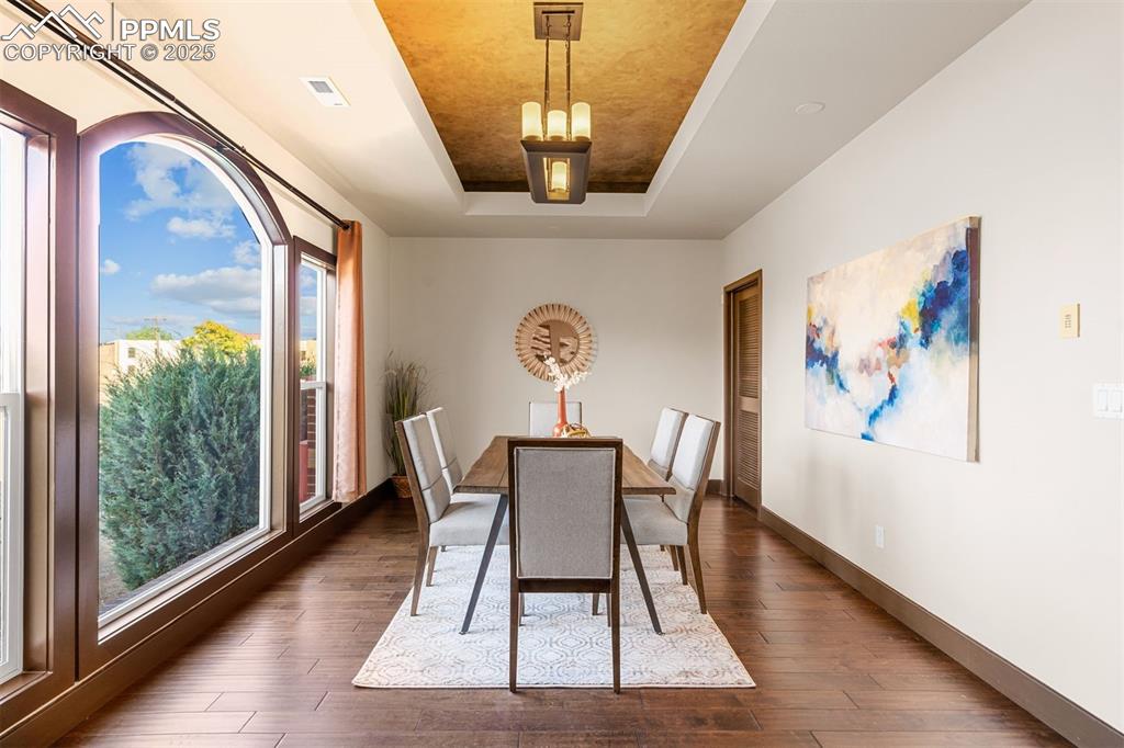 Image 12 of 34: Flexible front room space.