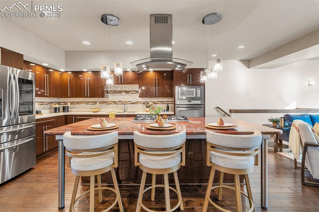 Image 4 of 34: Kitchen