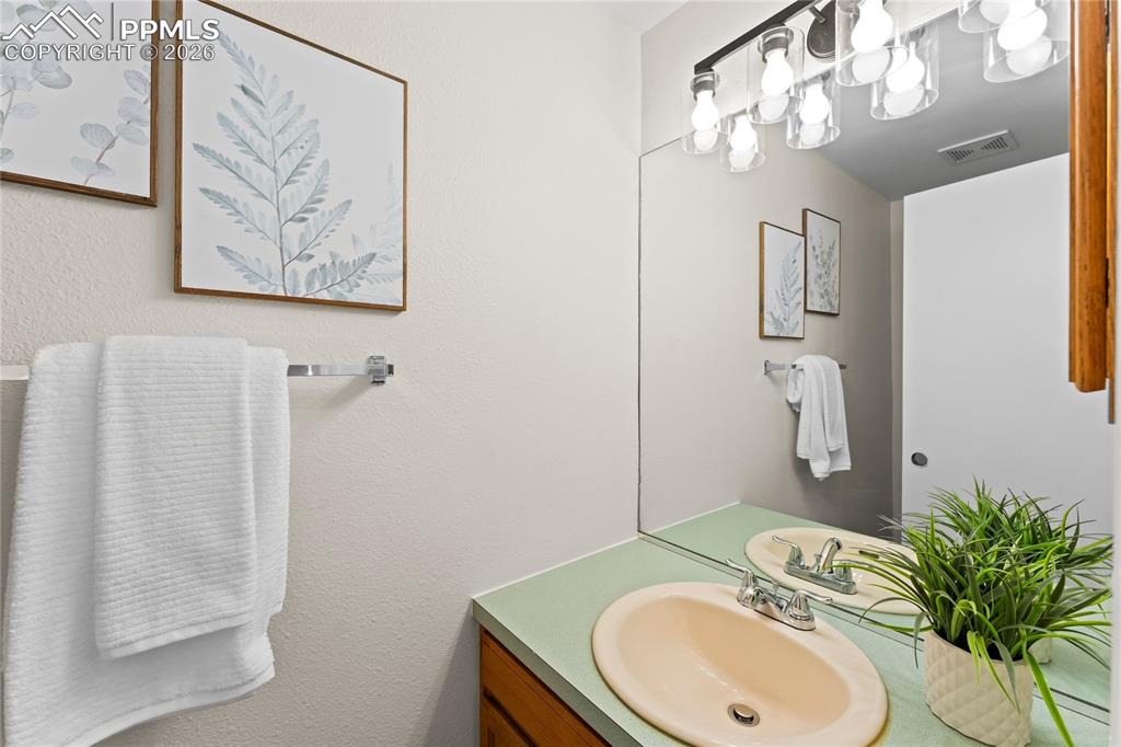 Image 25 of 28: Basement half bath