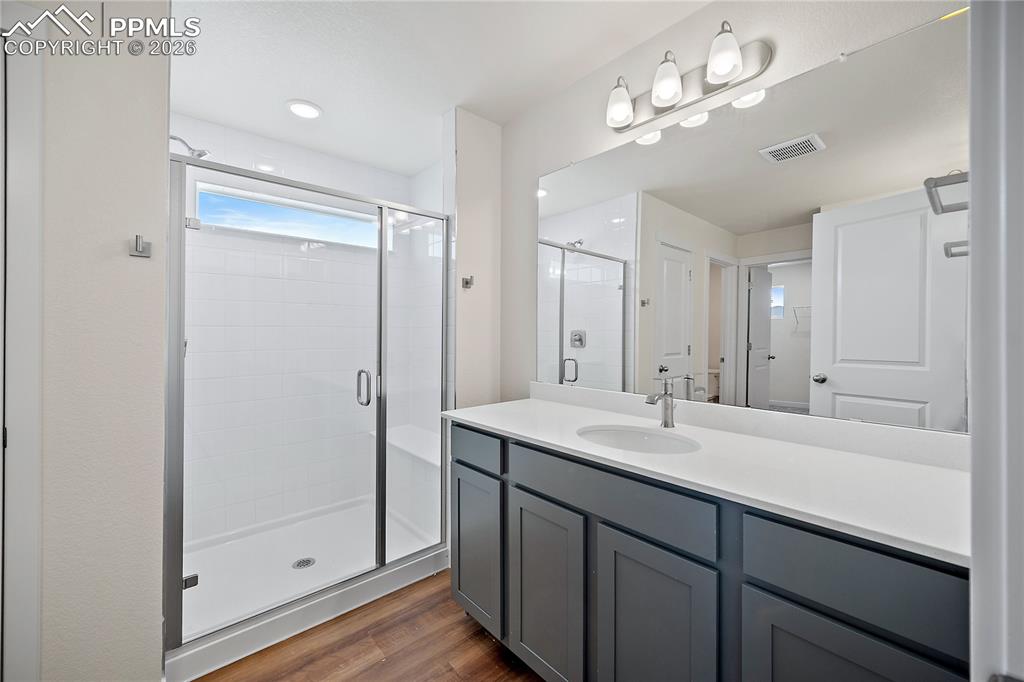 Image 24 of 34: Bathroom